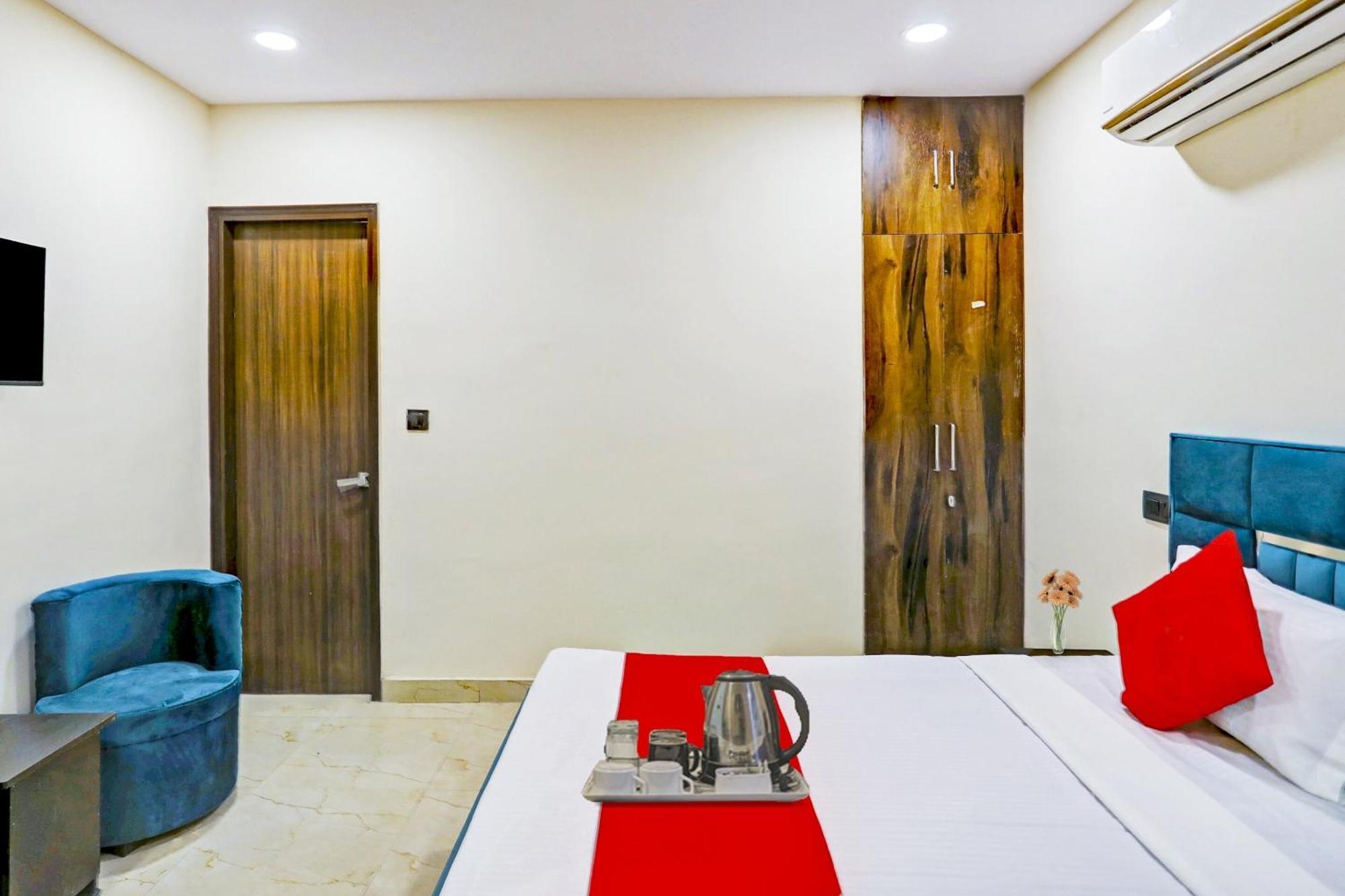 Hotel O Royal Lotus Stay Near Ip Extension Metro Station 新德里 外观 照片